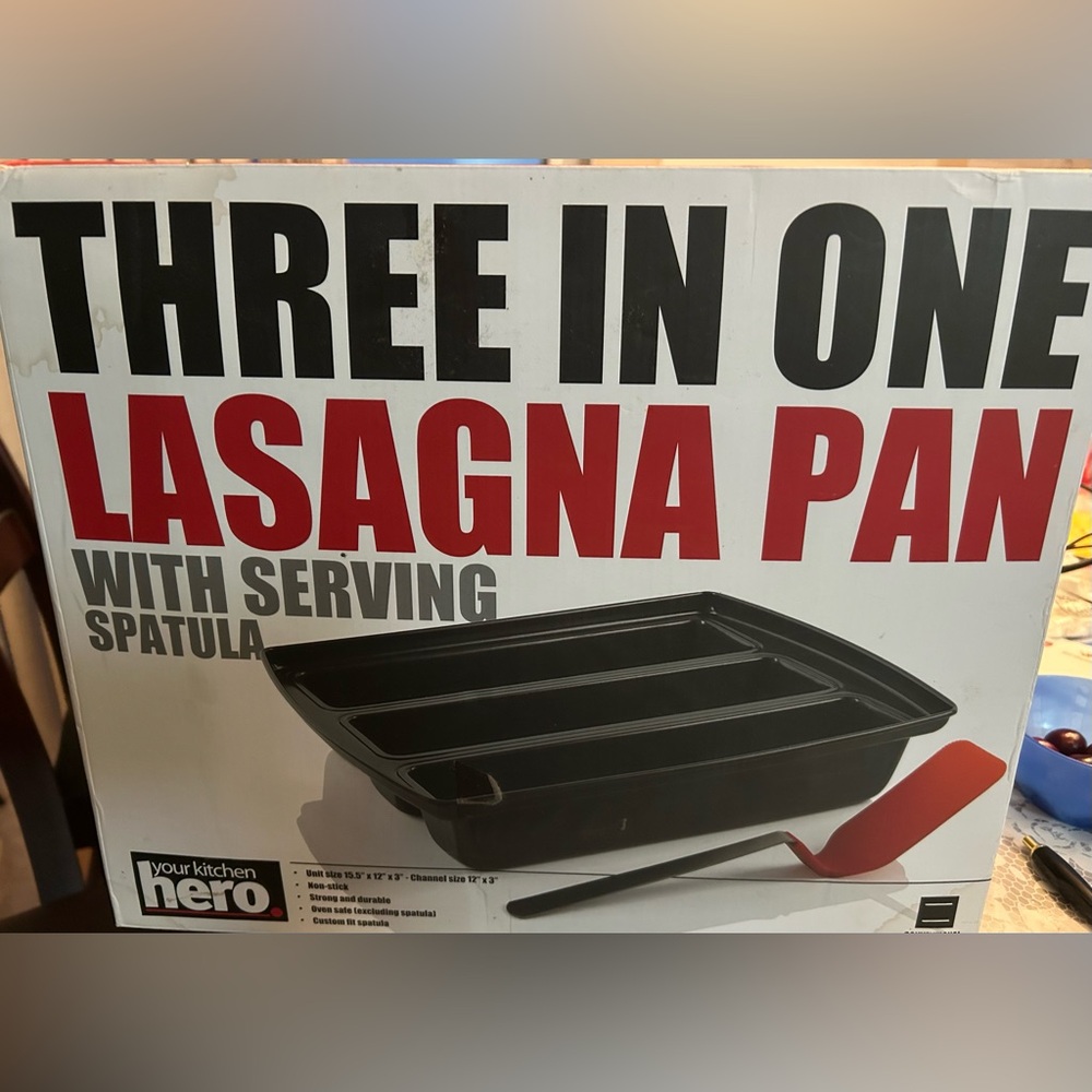 Three in one LASAGNA PAN pet free smoke free home open to offers